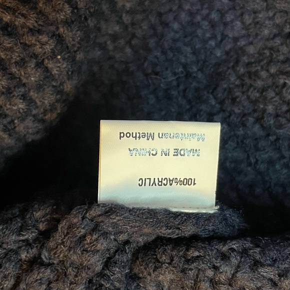 Color-block Cozy Sweater - Picture 6 of 6